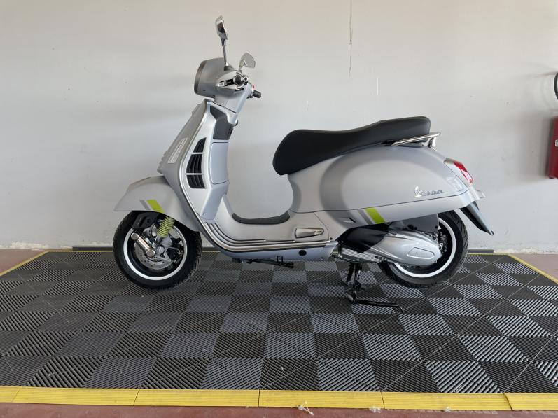 PIAGGIO VESPA GTS 300 SUPER TECH - VESPA GTS300 SUPERTECH