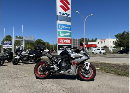 SUZUKI GSX-8R